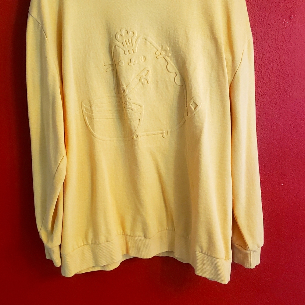 Pusheen 2019 winter box yellow sweatshirt